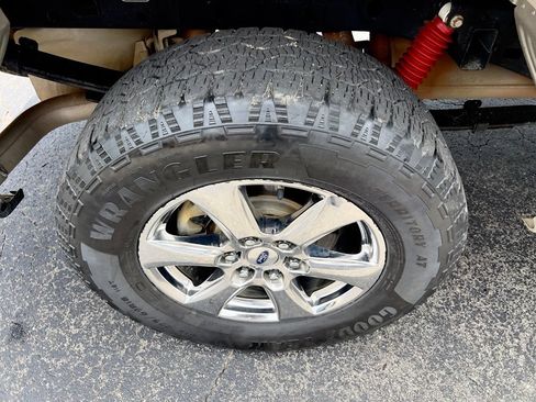 Used 2018 Ford F150 XLT w/ Equipment Group 302A Luxury AWD/4WD image 13