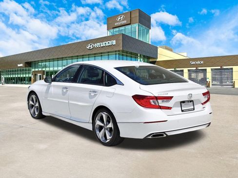 Used 2018 Honda Accord Touring image 8