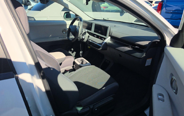 Used 2024 Hyundai Ioniq 5 SEL AWD/4WD image 2
