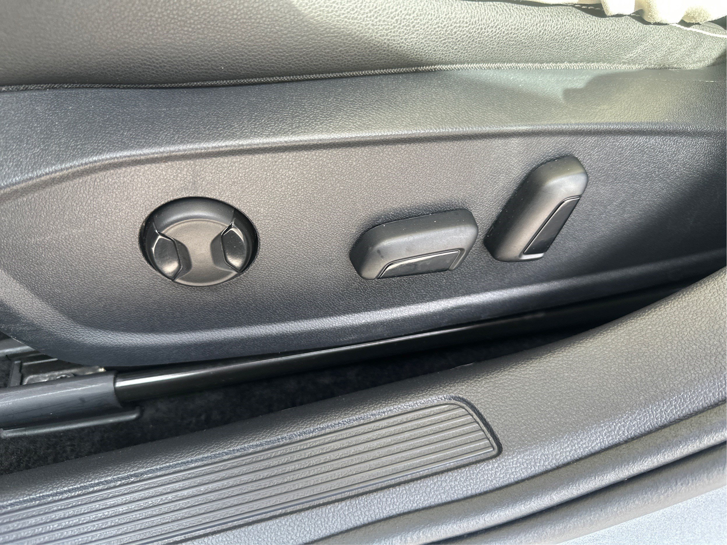 Used 2025 Volkswagen Jetta SE FWD image 20