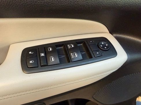 Used 2018 Jeep Grand Cherokee Limited image 15