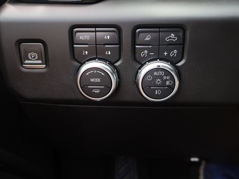 Used 2024 GMC Sierra 1500 AT4 w/ Technology Package AWD/4WD image 39
