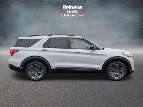New 2026 Ford Explorer Active w/ Active Comfort Package image 4