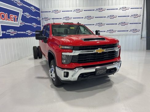 New 2026 Chevrolet Silverado 3500 LT w/ Convenience Package AWD/4WD image 9