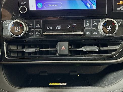 Used 2023 Toyota Highlander XLE image 17