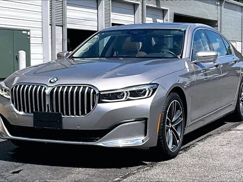 Used 2022 BMW 750i xDrive AWD/4WD image 2