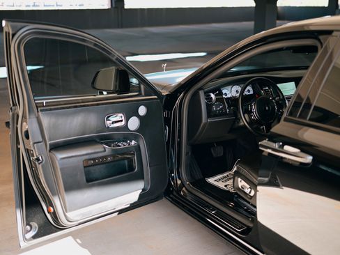 Used 2014 Rolls-Royce Ghost image 9