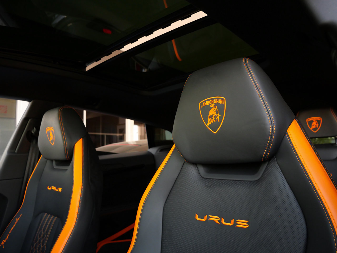 Used 2024 Lamborghini Urus Performante AWD/4WD image 33