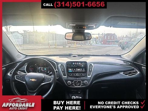 Used 2018 Chevrolet Malibu LT w/ Leather Package image 5