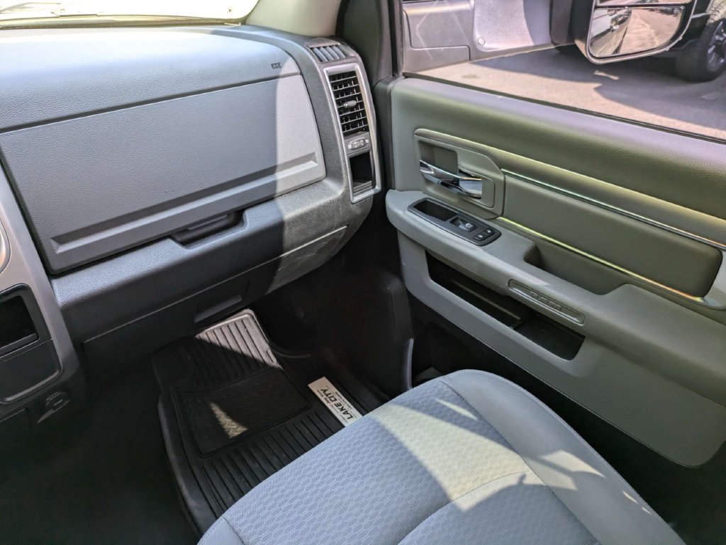 Used 2018 RAM 3500 SLT AWD/4WD image 17