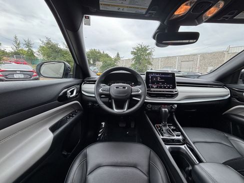 Used 2025 Jeep Compass Limited image 35