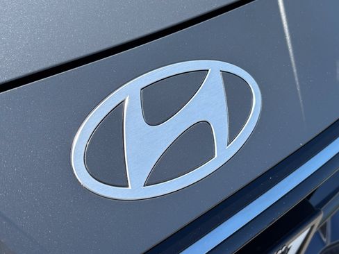 Used 2024 Hyundai Elantra Limited FWD image 14