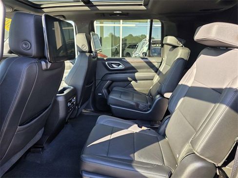 Used 2021 Chevrolet Suburban Z71 w/ Luxury Package image 10