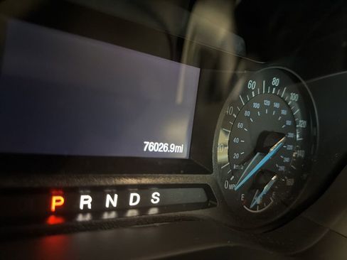 Used 2016 Ford Fusion SE w/ Equipment Group 201A image 3