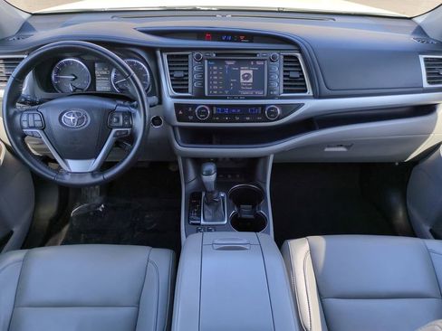 Used 2019 Toyota Highlander SE image 14