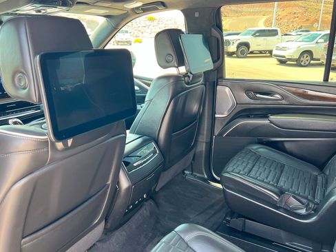 Used 2024 Cadillac Escalade Sport Platinum w/ LPO, ONYX Package AWD/4WD image 21