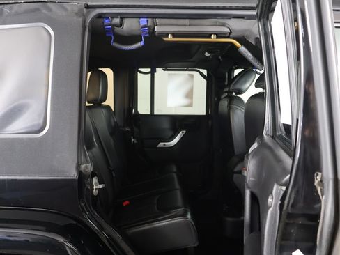 Used 2016 Jeep Wrangler Unlimited Sahara w/ Connectivity Group AWD/4WD image 27