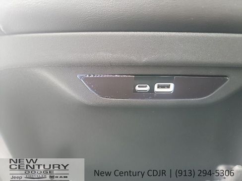 New 2027 Chrysler Pacifica Select FWD image 22