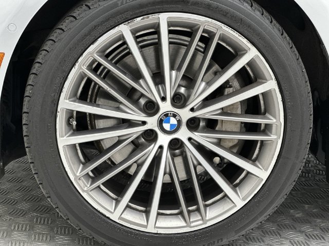 Used 2019 BMW 530i xDrive AWD/4WD image 10