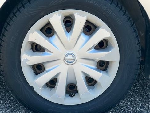 Used 2013 Nissan Versa SV FWD image 7