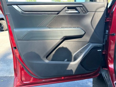 New 2026 GMC Acadia AT4 w/ Luxury Package AWD/4WD image 18