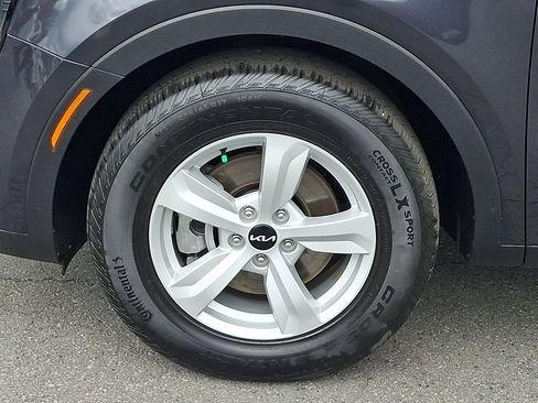 Used 2025 Kia Sorento LX FWD image 8