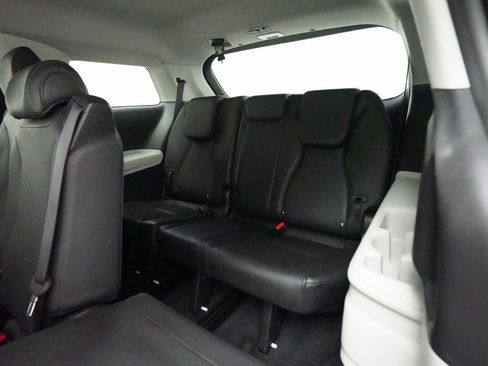 Certified 2024 Kia Carnival LX image 16