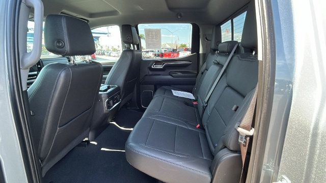 Used 2023 GMC Sierra 1500 SLT w/ SLT Premium Plus Package AWD/4WD image 15