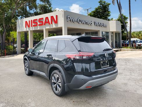 Certified 2021 Nissan Rogue SV w/ Premium Package image 6