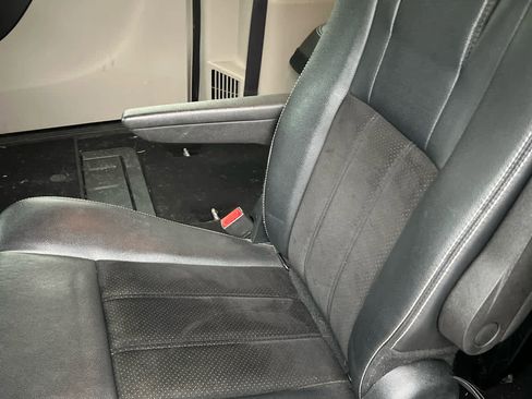 Used 2017 Dodge Grand Caravan SXT FWD image 13