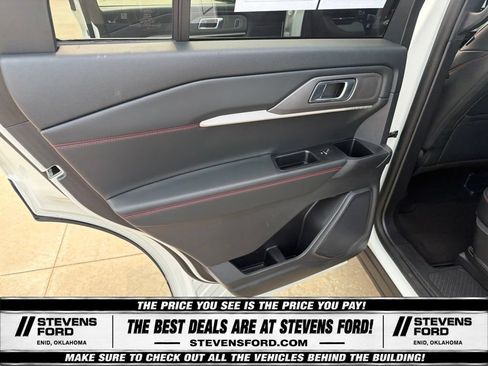 Used 2025 Ford Explorer ST-Line w/ ST-Line Street Pack AWD/4WD image 35