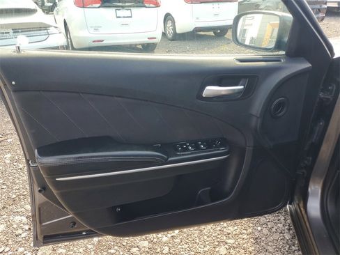 Used 2019 Dodge Charger SXT image 9