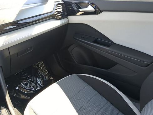 New 2026 Volkswagen Taos S image 14
