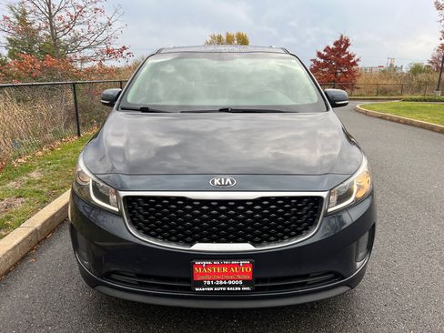Used 2016 Kia Sedona LX w/ LX Convenience Package image 2