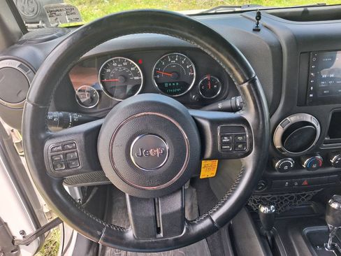 Used 2015 Jeep Wrangler Sport w/ Connectivity Group AWD/4WD image 11