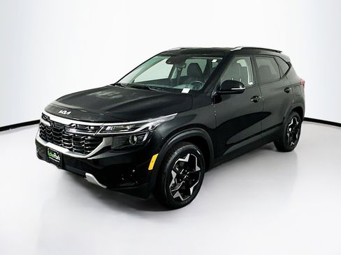 Used 2025 Kia Seltos S image 3