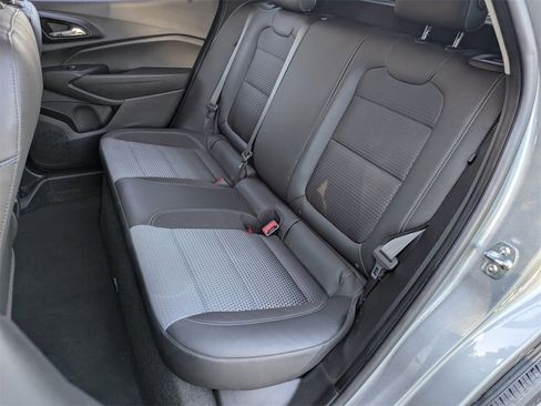 Used 2025 Chevrolet Trax LT w/ LT Convenience Package image 25