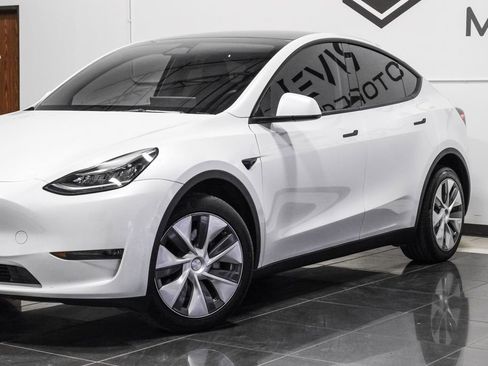 Used 2023 Tesla Model Y Long Range image 10