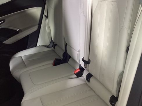 New 2025 Audi Q5 Prestige image 11