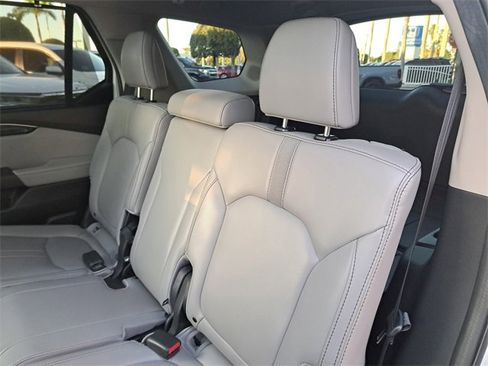 Certified 2025 Honda Pilot Touring image 12