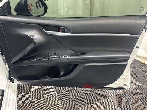 Used 2024 Toyota Camry SE image 9