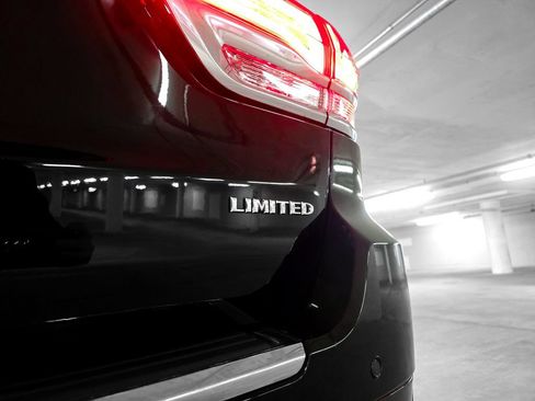 Used 2017 Jeep Grand Cherokee Limited w/ Trailer Tow Group IV image 12