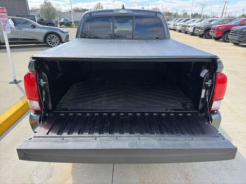 Used 2023 Toyota Tacoma SR AWD/4WD image 23