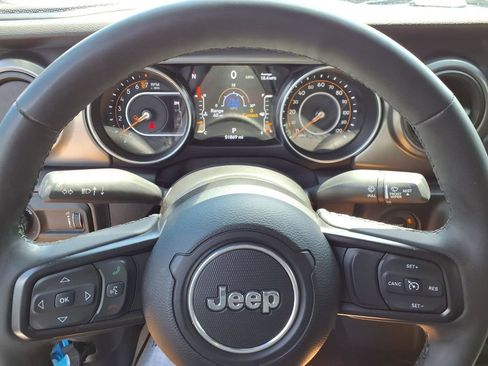 Used 2023 Jeep Gladiator Sport AWD/4WD image 11
