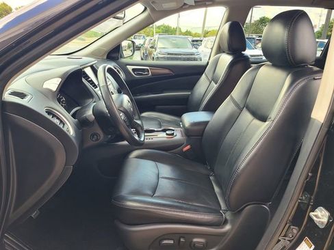 Used 2020 Nissan Pathfinder Platinum image 16