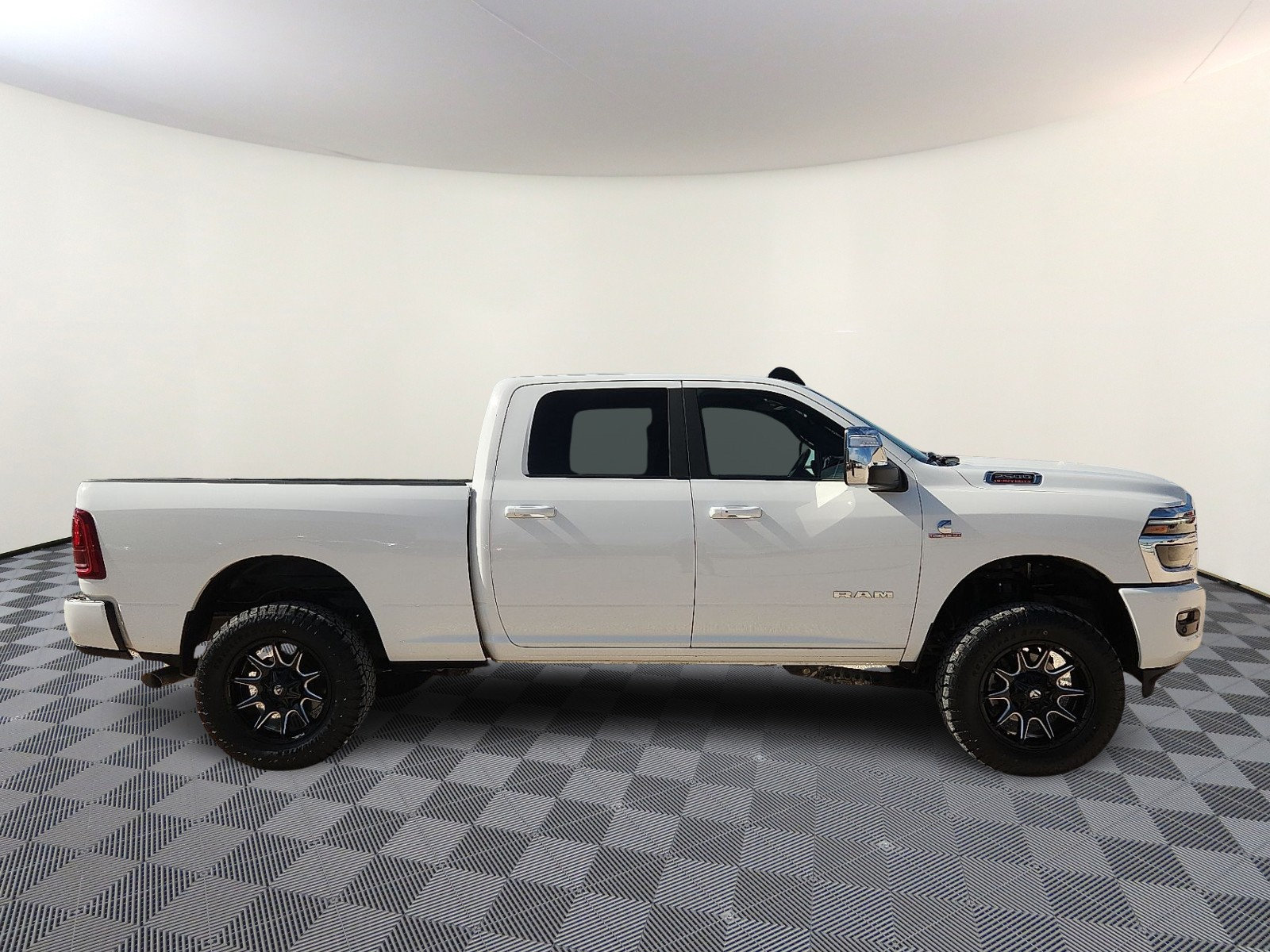 Used 2026 RAM 2500 Laramie AWD/4WD image 5