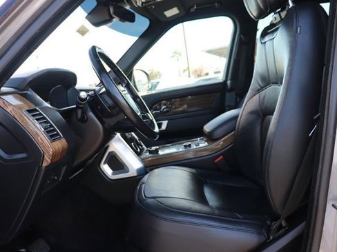 Used 2018 Land Rover Range Rover image 12