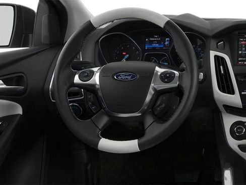 Used 2014 Ford Focus SE FWD image 4
