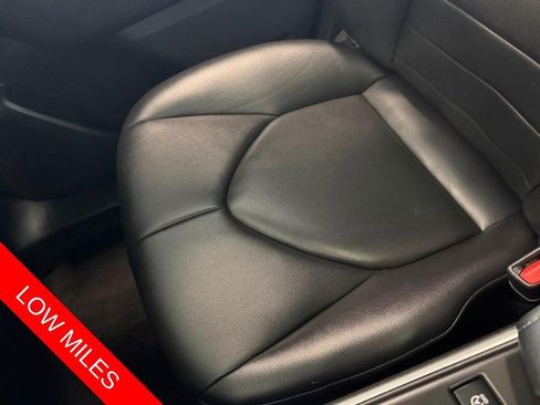 Used 2021 Toyota Highlander XLE AWD/4WD image 24