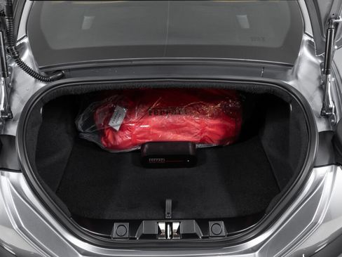 Used 2024 Ferrari Roma RWD image 19